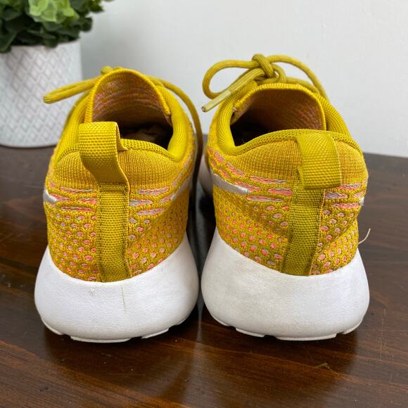 Nike Roshe One Flyknit Sneaker Shoes Orange/Pink/White  Women’s Size 6 - Picture 5 of 10